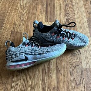 Men’s Nike Lebron XVI 15 Low melon/cool gray basketball shoes. Size 8.5